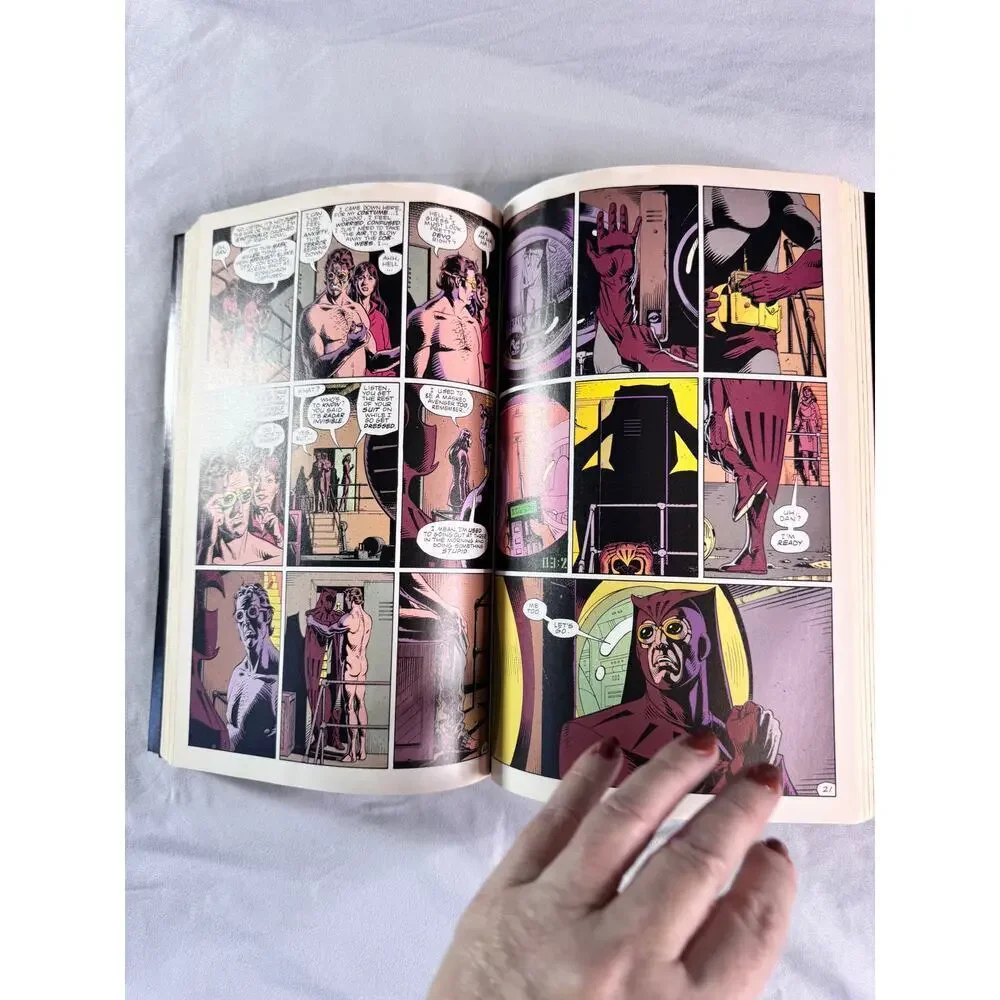 Watchmen Graphic Novel Comic by Alan Moore Dave Gibbons DC Comics paperback